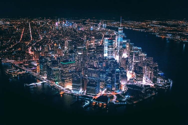 survol ville de new york de nuit